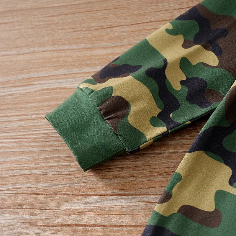 macacão bebê camuflado, macacão militar infantil, roupa camuflada bebê menino, macacão bebê estiloso, macacão bebê confortável