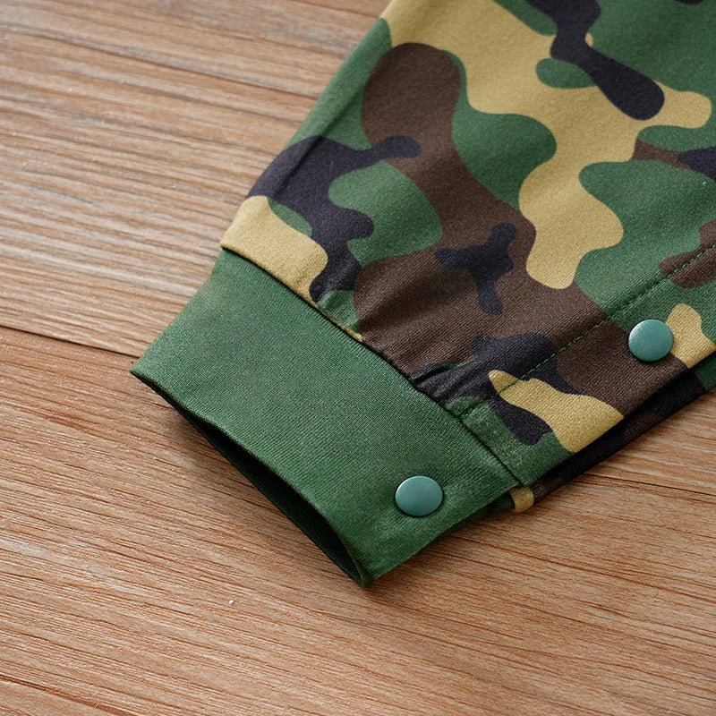macacão bebê camuflado, macacão militar infantil, roupa camuflada bebê menino, macacão bebê estiloso, macacão bebê confortável
