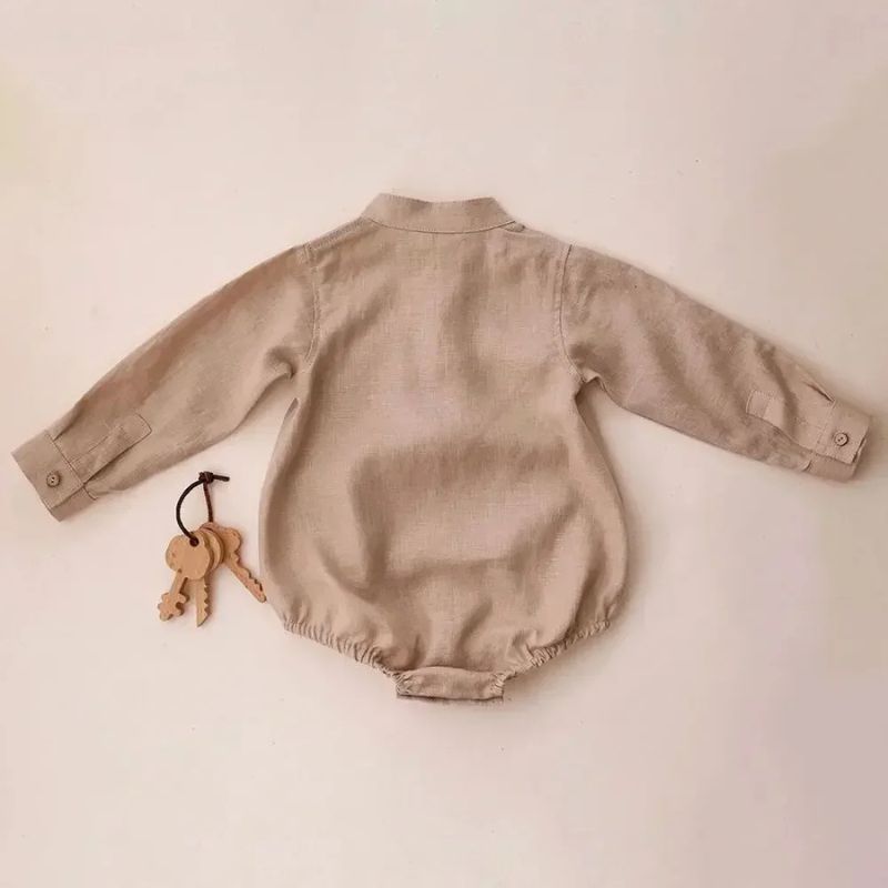 body bebê menino linho, body bebê social menino, body bebê clássico, body menino elegante, body bebê casual chic, body infantil com botões, body bebê estilo social, roupa bebê linho menino
