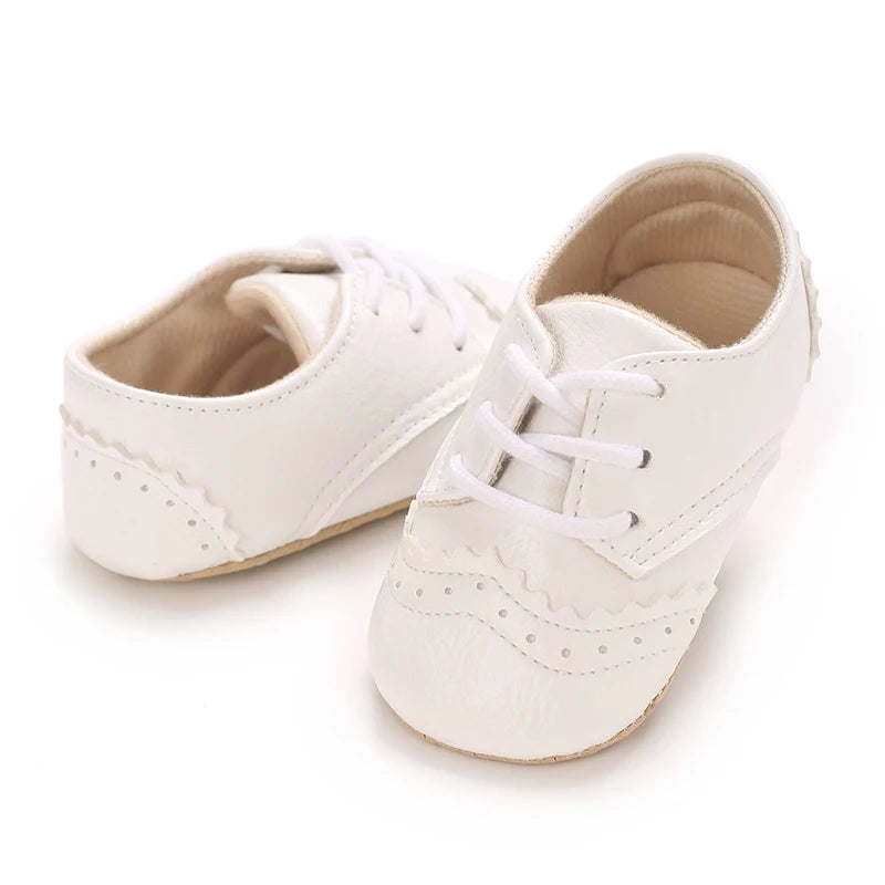 sapato bebê social, sapato bebê masculino, sapato bebê batizado, sapato social infantil, sapato bebê festa, sapato bebê casamento, sapato bebê clássico, sapato bebê elegante, sapato bebê conforto