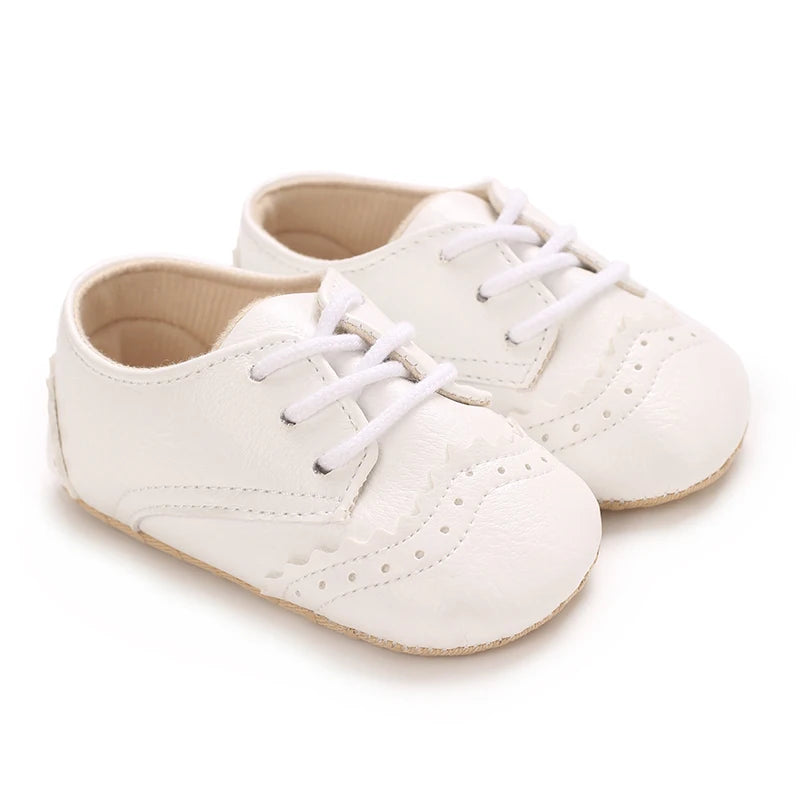 sapato bebê social, sapato bebê masculino, sapato bebê batizado, sapato social infantil, sapato bebê festa, sapato bebê casamento, sapato bebê clássico, sapato bebê elegante, sapato bebê conforto