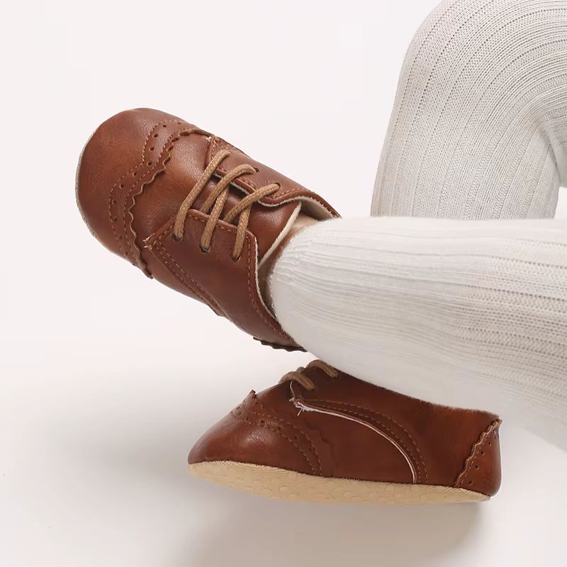 sapato bebê social, sapato bebê masculino, sapato bebê batizado, sapato social infantil, sapato bebê festa, sapato bebê casamento, sapato bebê clássico, sapato bebê elegante, sapato bebê conforto